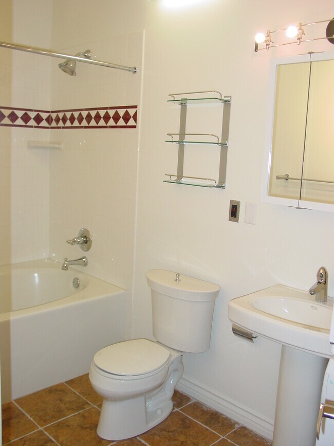 Bathroom - 312 W 5th St