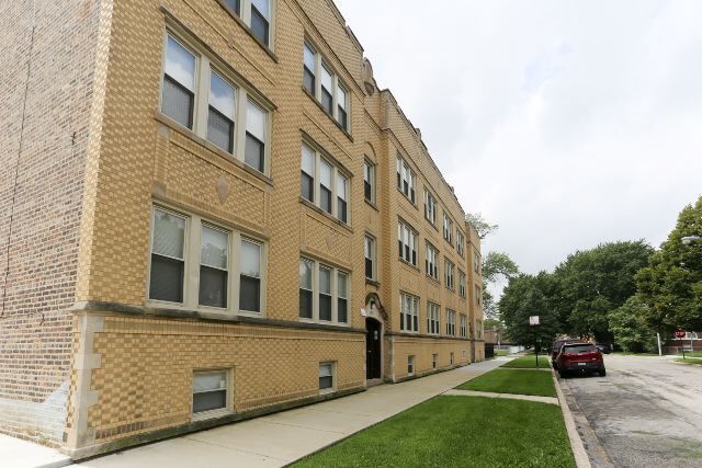 Building Photo - 4731 W Cornelia Ave