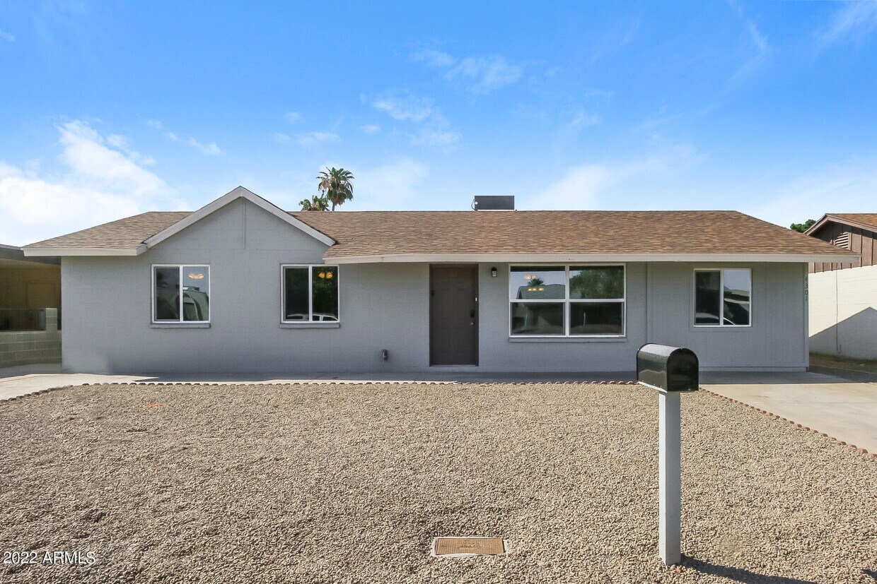 Primary Photo - 4301 E Saint Catherine Ave