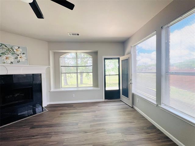 Foto del edificio - 904 Inland Ln