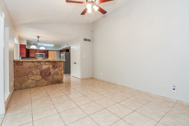 Foto del edificio - 7529 Ashwood Cir