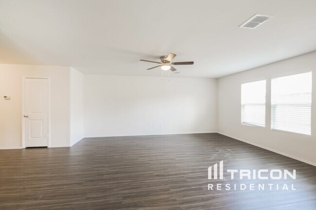 Foto del edificio - 5664 McClelland St