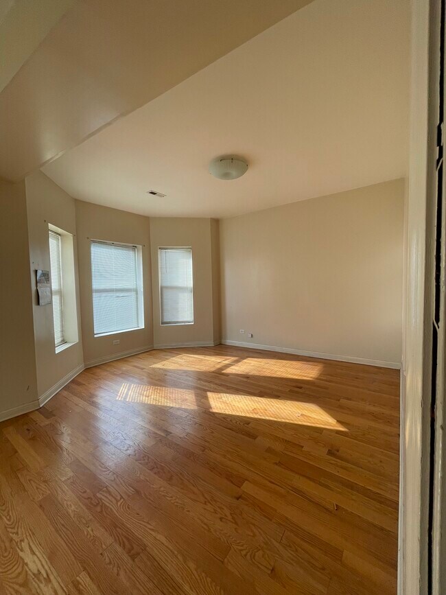 Foto del edificio - 3326 W Adams St