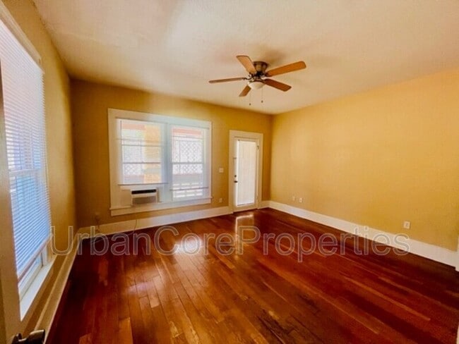 Building Photo - 315 7th Ave N