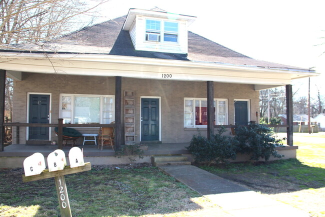 Building Photo - East Nashville / Inglewood | 2 Bedroom Apa...