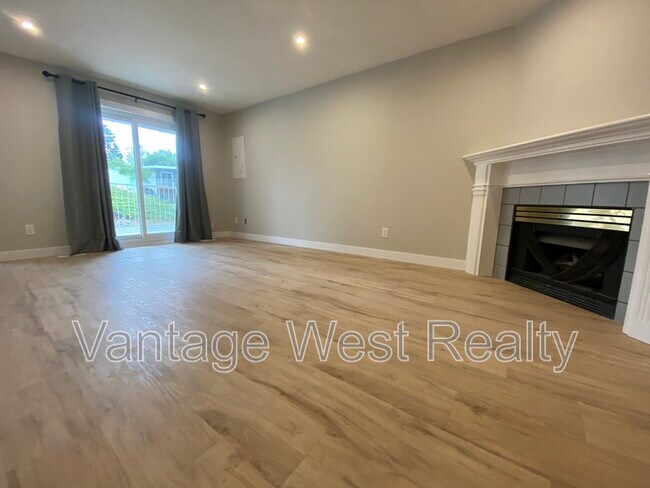 Photo du bâtiment - 1390 Highland Dr S