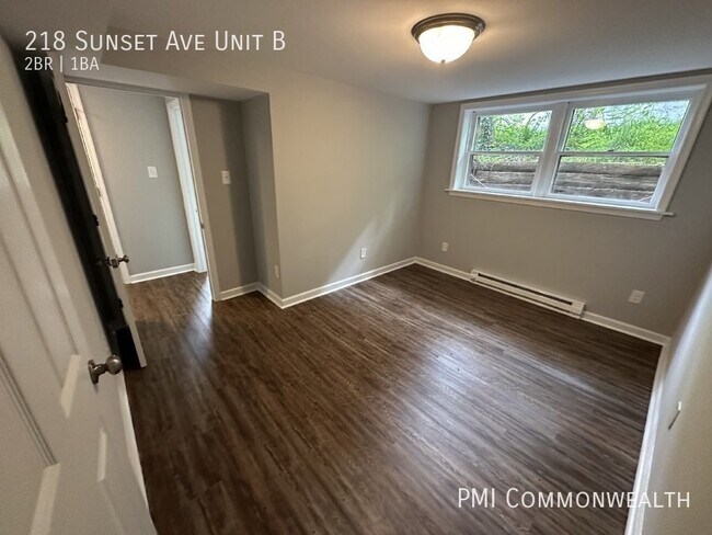 Building Photo - 2 Bed / 1 Bath Bottom Level Duplex (Availa...