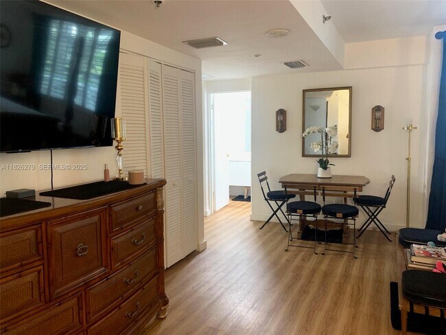 Foto del edificio - 100 Lincoln Rd