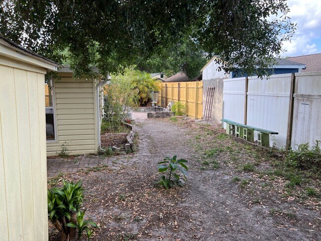 Foto del edificio - 2909 Cedaridge Dr