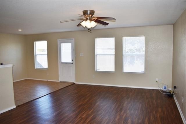 Foto del edificio - 1421 Queens Brook Ln