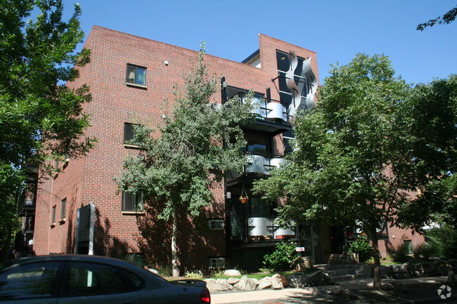 Building Photo - Silverbrook Apartments