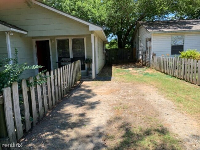 Building Photo - 2 br, 1 bath House - 747 Luther Lane
