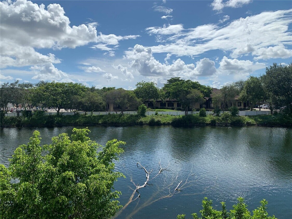 Foto principal - 3621 NW 95th Ter