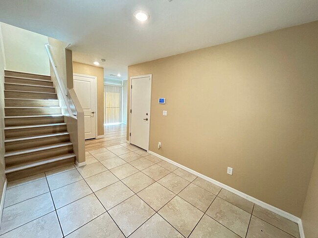 Building Photo - 4-Bedroom 3-Bathrrom House Near Nellis AFB!