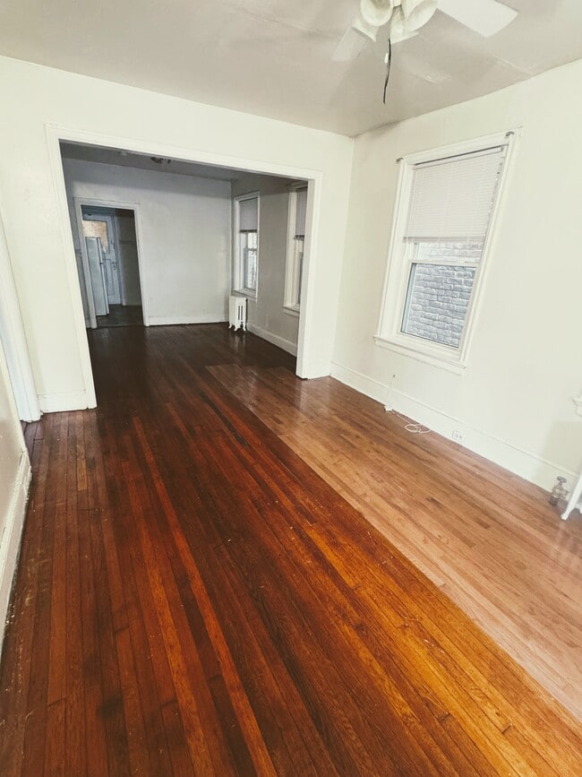 Living Room - 1424 Grove Ave