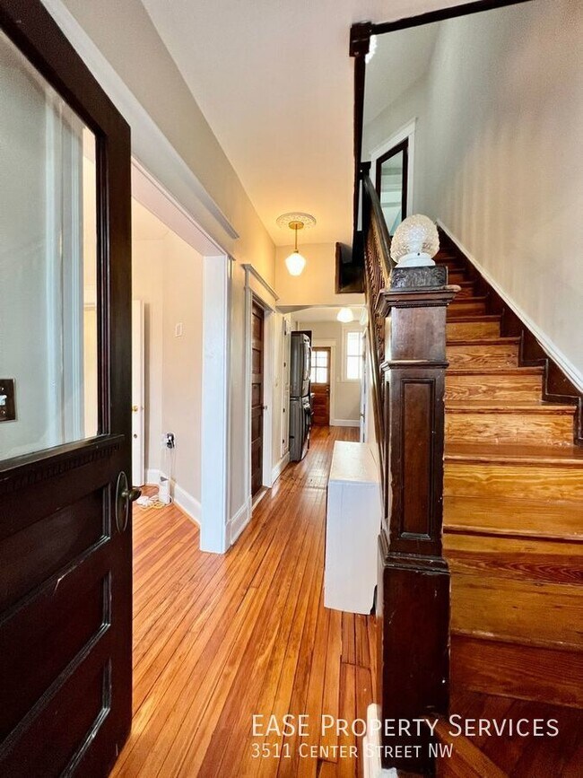Foto del edificio - 3511 Center St NW
