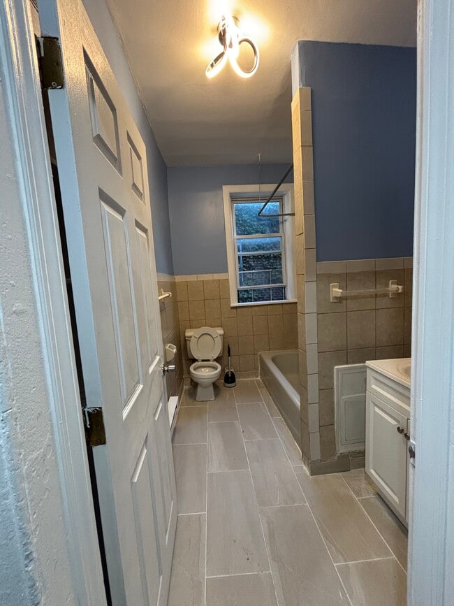 Bathroom - 587 Dr Martin Luther King Jr Blvd