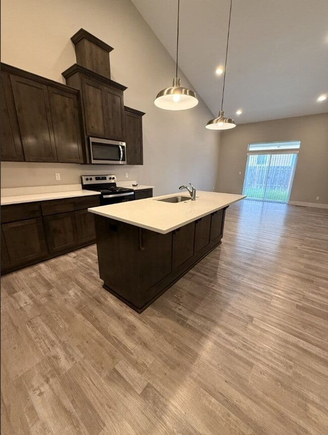 Building Photo - 3 Bed 2 Bath - Sublimity Duplex