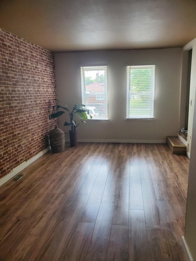 Foto del edificio - 623 Bohland Ave