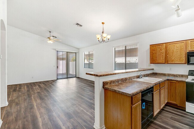 Building Photo - OPEN, SPACIOUS 3 BEDROOM, 2 BATH HOME WITH...