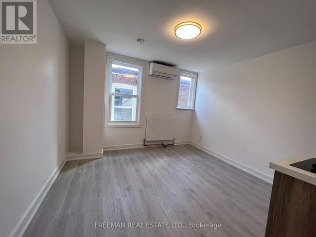 Building Photo - 15 Thorburn Ave