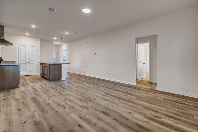 Foto del edificio - 305 W. MLK Caldwell TX 77836