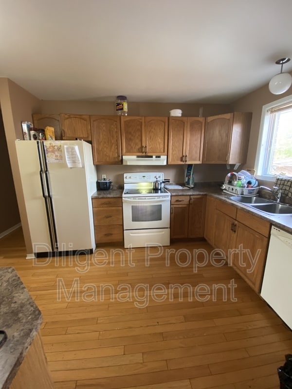 Building Photo - 641 Fortye Dr