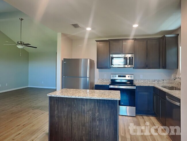 Building Photo - 108 Saloon Cv E