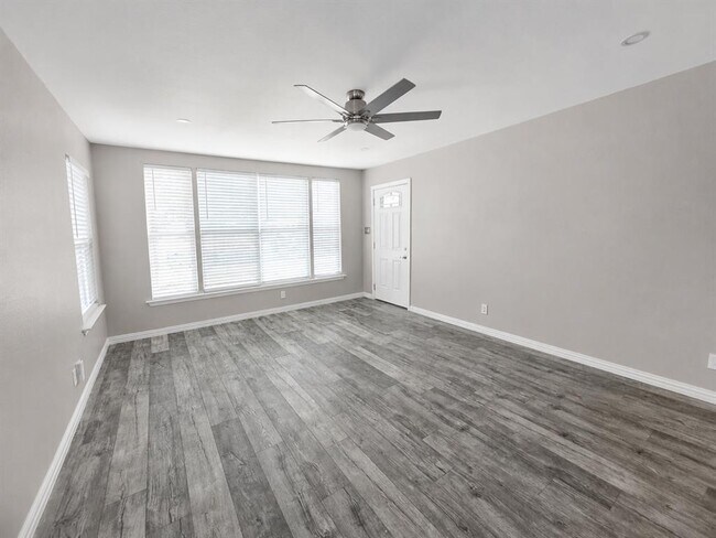 Foto del edificio - 4603 Leslie Ave
