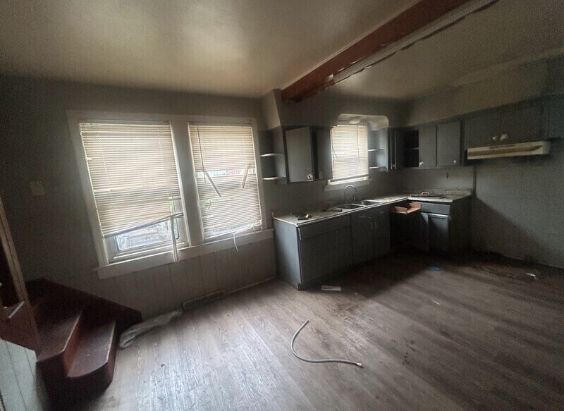 Foto del edificio - 7007 Myron Ave