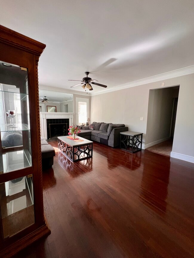 Living Room - Shared Space - 2077 Cascade Rd SW
