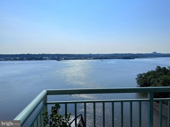 Foto del edificio - 501 Slaters Ln