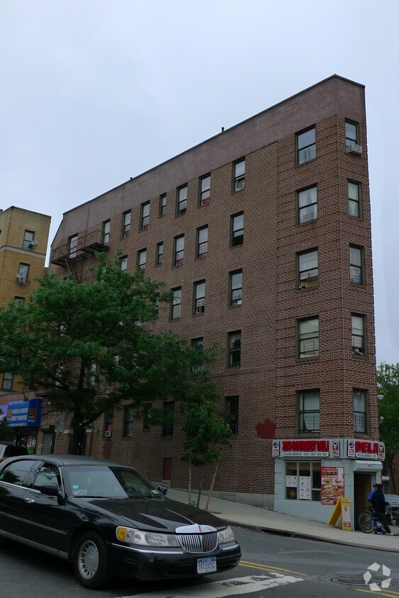 Building Photo - 3106 Bainbridge Ave