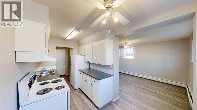 Photo du bâtiment - 9932-9105 105 Ave