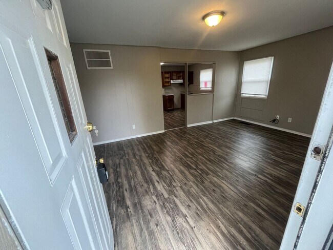 Building Photo - 4914 Gardendale Ave