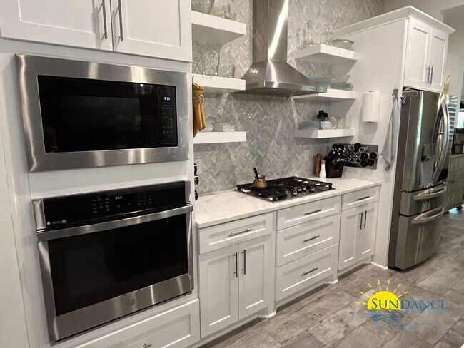 Foto del edificio - Efficient Solar 4-Bedroom Home in Navarre’s La Fontaine Gated Community with Deeded Beach Access!