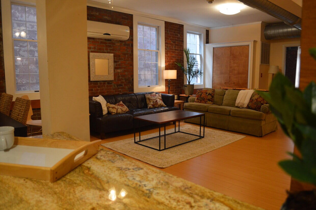 View looking into the living room over the kitchen peninsula - 844 Grand Ave