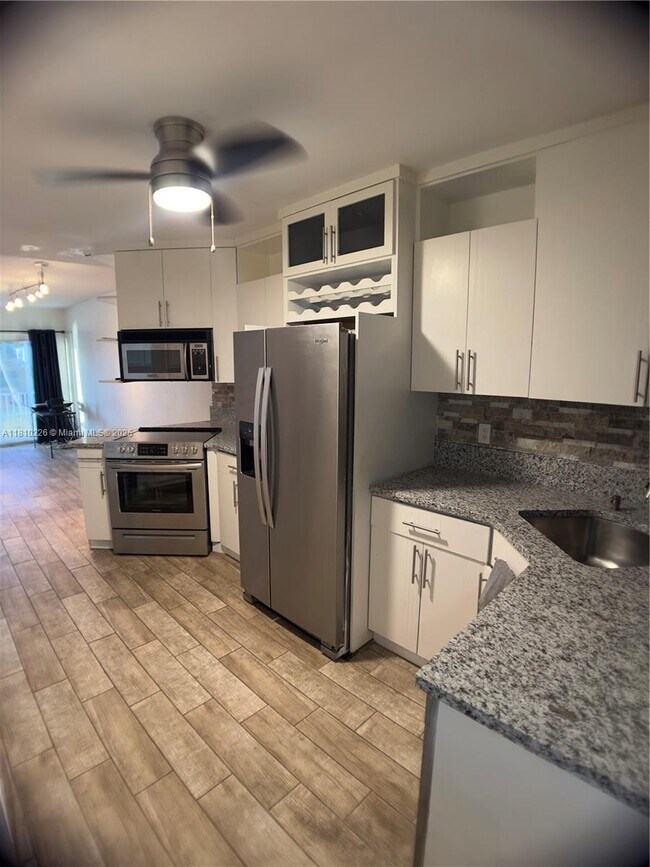 Foto del edificio - 2225 NE 123rd St