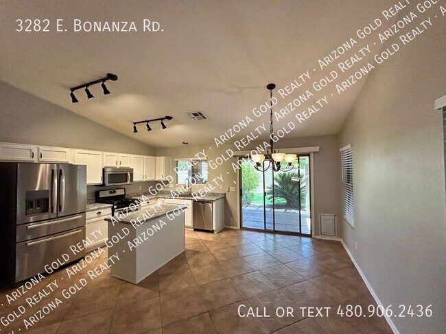 Building Photo - 3282 E Bonanza Rd