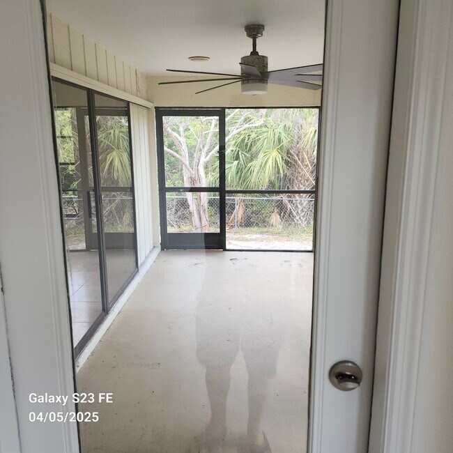 Foto del edificio - 322 Darst Ave