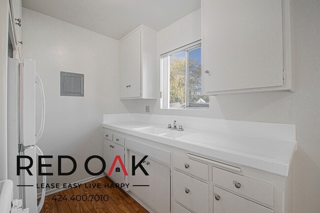 Building Photo - 400 N Mentor Ave