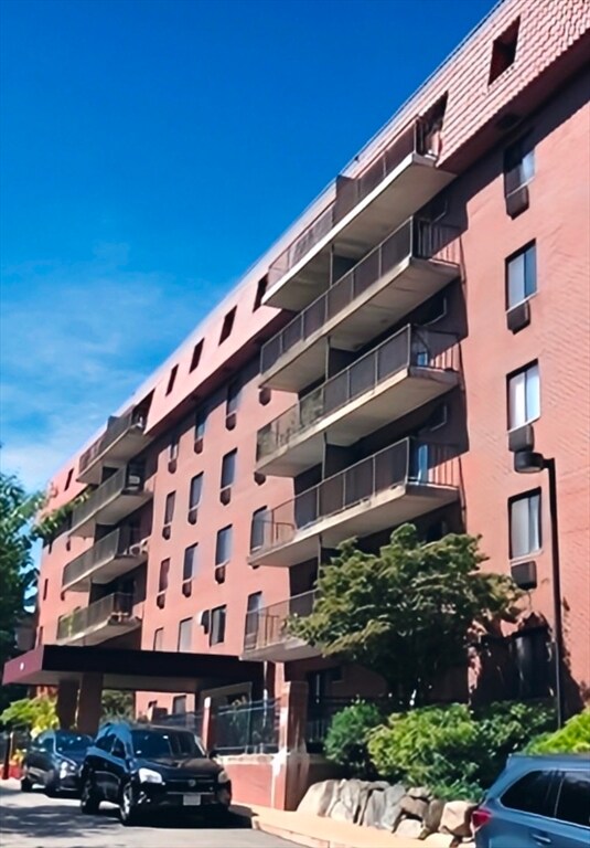 Building Photo - 125 Pleasant St