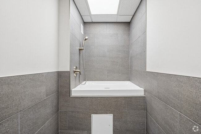 Dog Wash - Tumblerock Luxury Apartments
