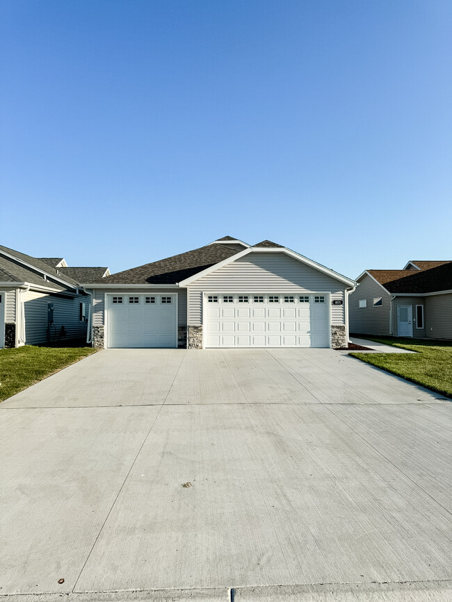 Building Photo - Legacy Park Homes