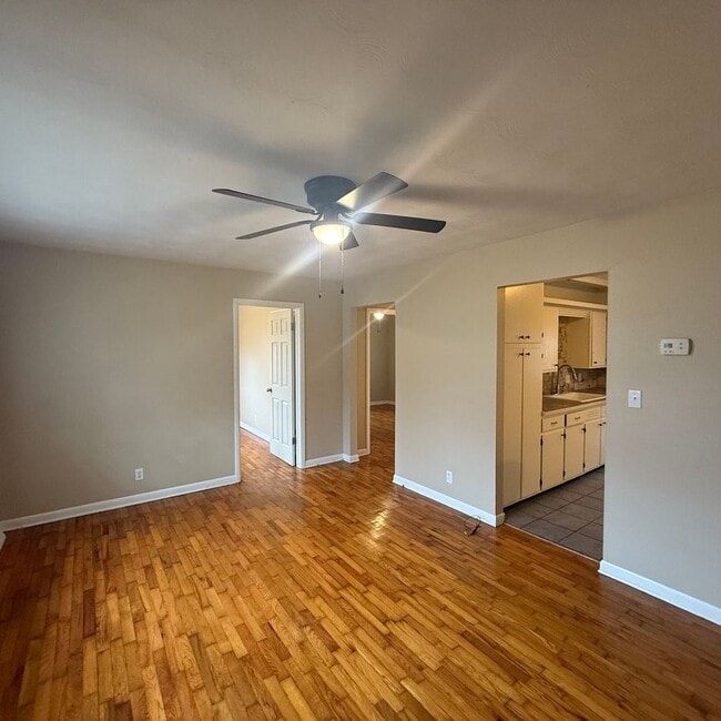 Building Photo - 2 Bedroom 1 bath bungalow available now!