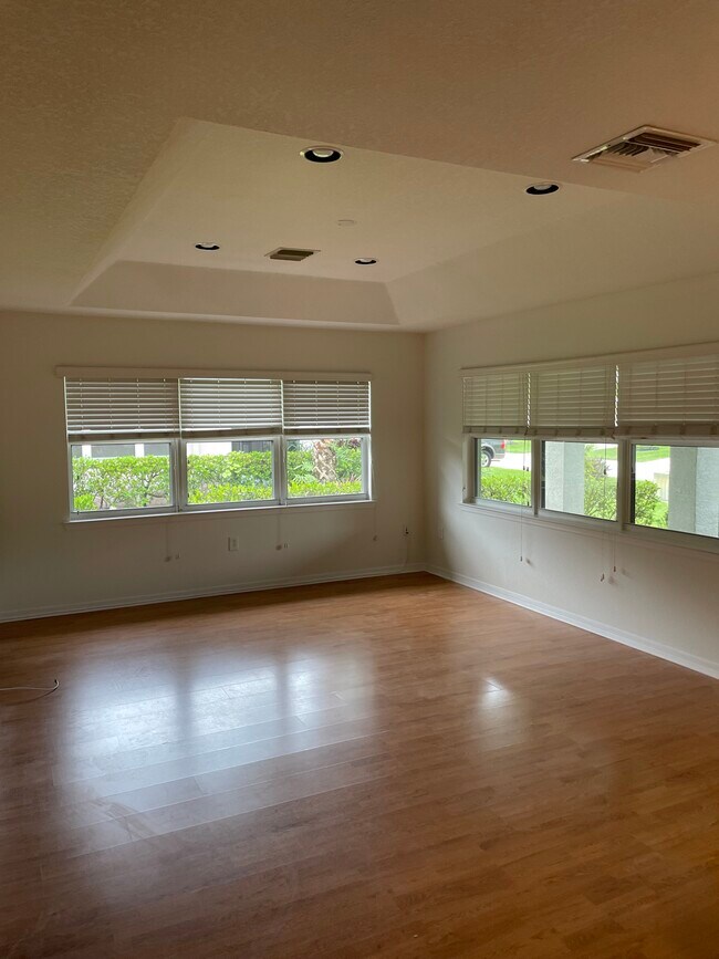 Building Photo - 1813 E Sanderling Ln
