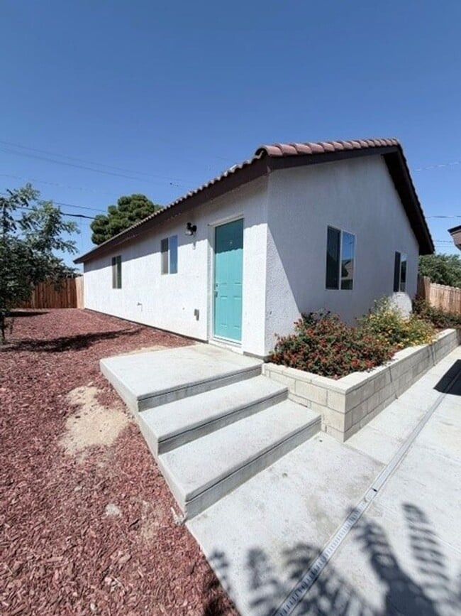Foto del edificio - 1222 Jeffrey St