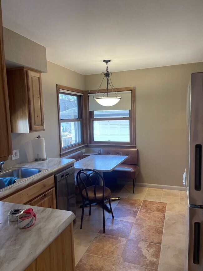 Building Photo - Highland Home for Rent