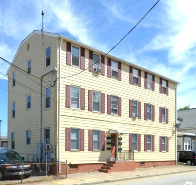 Building Photo - 65 Roberts St