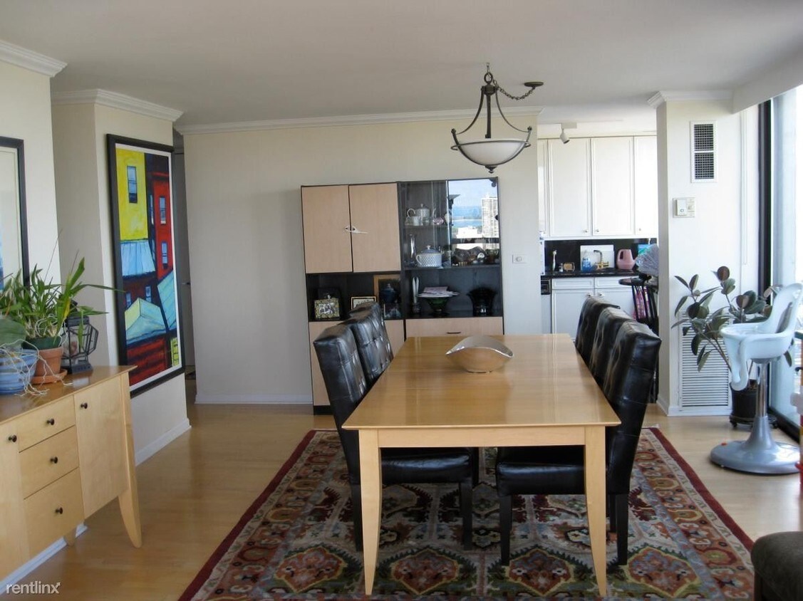 Primary Photo - 2020 N Lincoln Park W